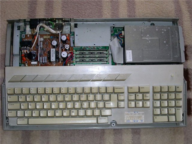Файл:Atari-st-1040-inside.jpg