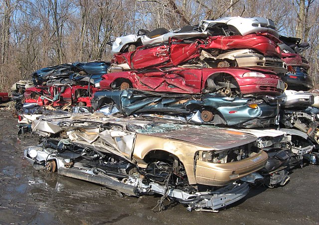 aupload.wikimedia.org_wikipedia_commons_thumb_c_cd_Auto_scrapyard_1.jpg_640px_Auto_scrapyard_1.jpg