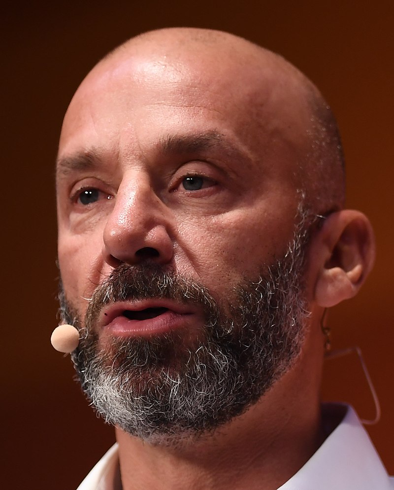 aupload.wikimedia.org_wikipedia_commons_thumb_f_f5_Gianluca_Vialli.jpg_800px_Gianluca_Vialli.jpg