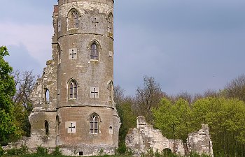 1024px-Cmglee_Wimpole_Folly.jpg