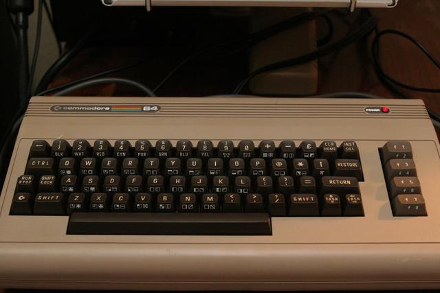 Файл:Commodore64.jpg