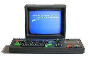 Amstrad CPC - модель CPC464 с цветным монитором